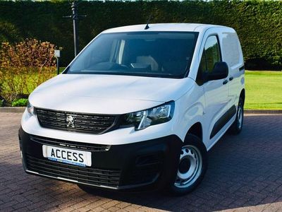 Second-hand Peugeot Partner Premium 102 CP (75 kW) 2023 Alb Monovolum