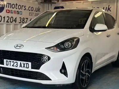 Used Hyundai i10 Premium 67 HP (49 kW) 2023 White Hatchback
