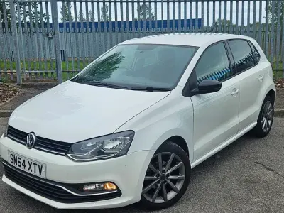 Used VW Polo Design 90 HP (66 kW) 2015 White Hatchback