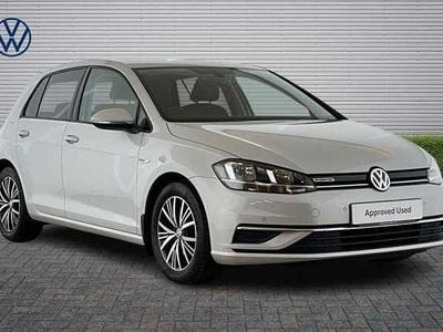 Used VW Golf VII SE 130 HP (95 kW) 2019 Pure white Hatchback