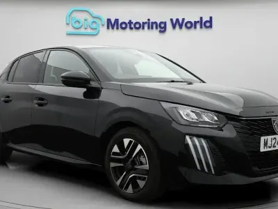 Second-hand Peugeot 208 Allure 101 CP (74 kW) 2024 Negru Hatchback