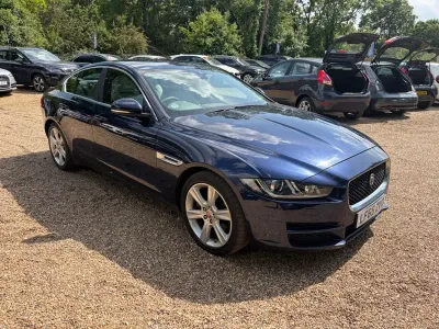 Begagnad Jaguar XE Portfolio 180 HK (132 kW) 2015 Blå Sedan