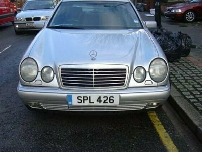 Begagnad Mercedes E200 Classic 2000 Sedan