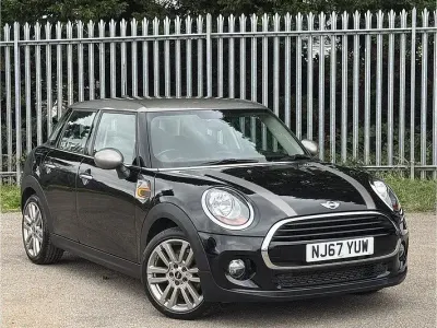 Używany Mini Cooper Hatch 2017 Czarny Hatchback
