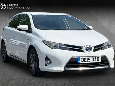 Usado Toyota Auris Hybrid 136 HP (100 kW) 2015 Branco Citadino