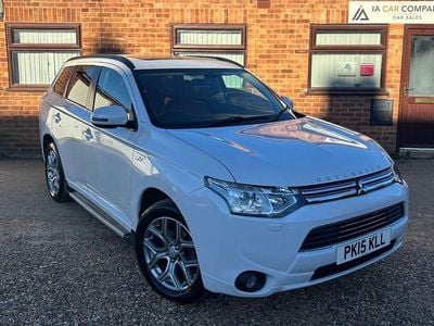 Used Mitsubishi Outlander P-HEV 2015 White Estate