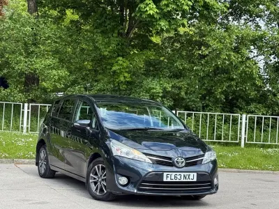 Usado Toyota Verso 2013 Gris Monovolumen