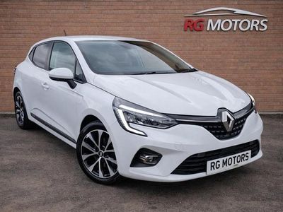 Used Renault Clio V Iconic 85 HP (62 kW) 2020 White Hatchback