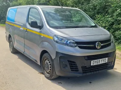 Used Vauxhall Vivaro Edition 100 HP (73 kW) 2019 Grey MPV
