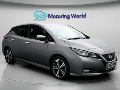 Usado Nissan Leaf Tekna 110 kW (150 HP) 2021 Cinzento Citadino