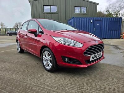 Used Ford Fiesta Zetec 100 HP (73 kW) 2016 Red Hatchback