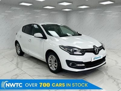 Used Renault Mégane III Dynamique 110 HP (80 kW) 2015 White Hatchback