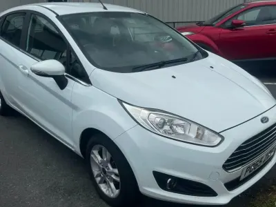 Used Ford Fiesta Zetec 2015 White Hatchback