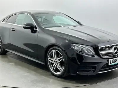 Begagnad Mercedes E220 AMG line 194 HK (142 kW) 2019 Sportkupé