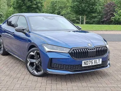 Gebraucht Skoda Superb SportLine 110 PS (80 kW) 2025 Blau Kleinwagen