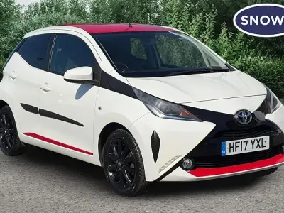 Second-hand Toyota Aygo x-press 69 CP (50 kW) 2017 Alb Hatchback