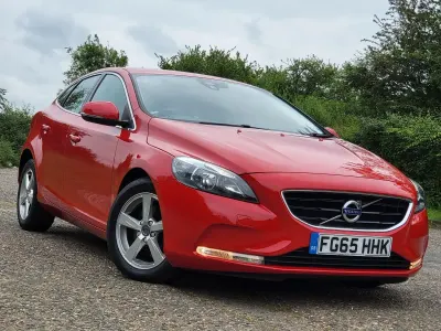 Used Volvo V40 SE 122 HP (89 kW) 2015 Red Hatchback