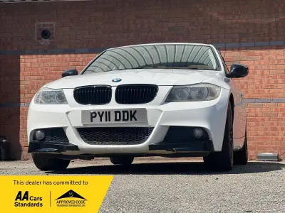 Begagnad BMW 318 Performance 2011 Vit Sedan