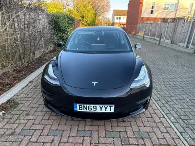 Używany Tesla Model 3 Long Range AWD 366 kW (498 KM) 2019 Czarny Sedan/Limuzyna