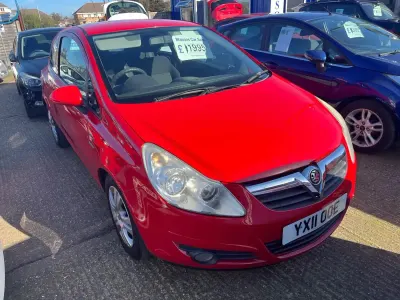 Begagnad Vauxhall Corsa Excite 85 HK (62 kW) 2011 Röd Halvkombi