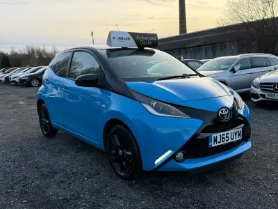 Begagnad Toyota Aygo X-cite 68 HK (50 kW) 2015 Blå Halvkombi