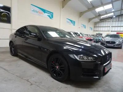 Usado Jaguar XE Ingenium 200 HP (147 kW) 2019 Preto Sedan