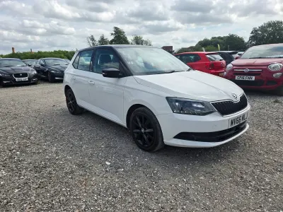 Used Skoda Fabia Colour Edition 90 HP (66 kW) 2016 White Hatchback