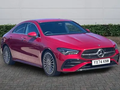 Begagnad Mercedes CLA180 AMG Line Premium 2024 Röd Sedan