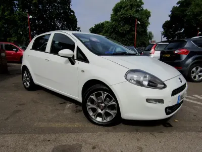 Used Fiat Punto Easy Plus 77 HP (56 kW) 2016 White Hatchback