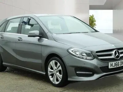 Usado Mercedes B200 Executive 2016 Cinzento Monovolume