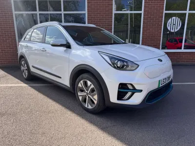 Begagnad Kia e-Niro 2021 Vit SUV
