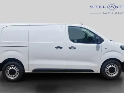 Used Peugeot Expert Premium 102 HP (75 kW) 2023 White Van
