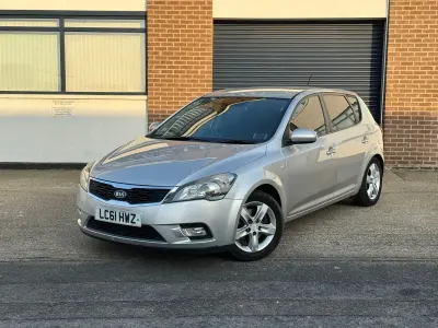 Used Kia Ceed 2011 Silver Hatchback