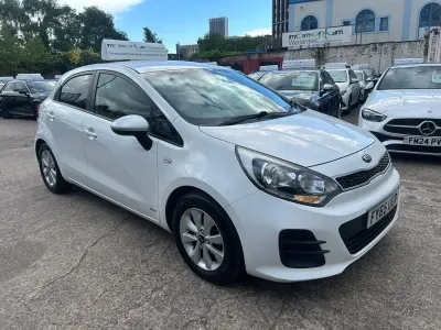 Używany Kia Rio 2015 Biały Hatchback