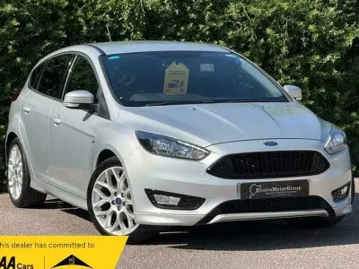 Used Ford Focus ST-Line 125 HP (91 kW) 2017 Silver Hatchback