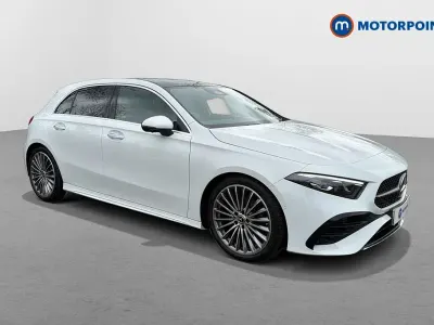 Begagnad Mercedes A200 AMG Line Premium Plus 2024 Vit Halvkombi