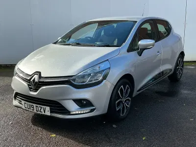 Usado Renault Clio IV Play 2019 Plateado Utilitario