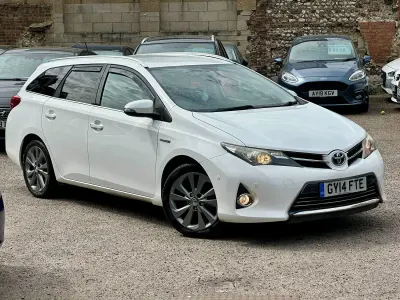 Used Toyota Auris Hybrid