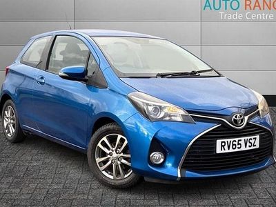Used Toyota Yaris 69 HP (50 kW) 2015 Blue Hatchback