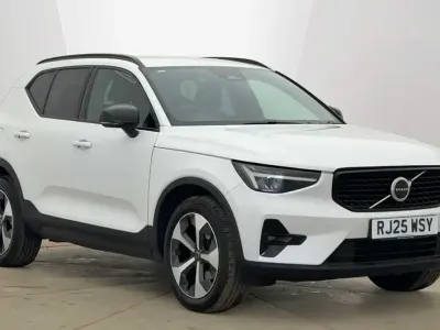 Usado Volvo XC40 Plus 194 HP (142 kW) 2025 Branco SUV