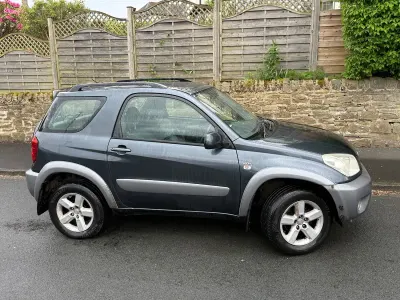 Usado Toyota RAV4 147 CV (108 kW) 2004 Gris SUV