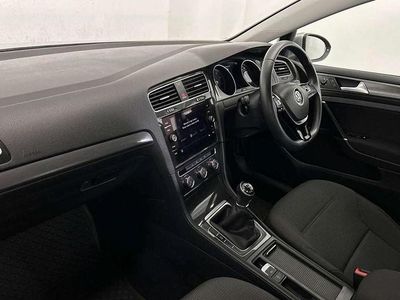 Used VW Golf VII SE 108 HP (79 kW) 2017 Silver Hatchback