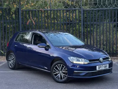 Used VW Golf VII SE 125 HP (91 kW) 2017 Blue Hatchback