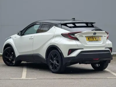 Second-hand Toyota C-HR 122 CP (89 kW) 2019 Alb SUV