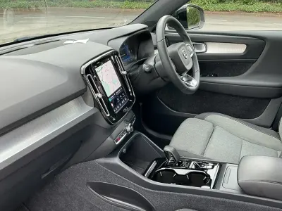 Begagnad Volvo XC40 Plus 2022 Guld SUV