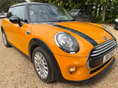Usado Mini Cooper D Hatch 2015 Naranja Utilitario