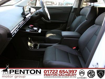 Used MG MG4 EV Trophy 63 kW (87 HP) 2025 White Hatchback