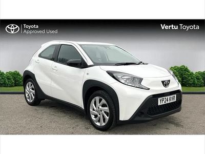 Used Toyota Aygo X PURE 72 HP (52 kW) 2024 White SUV