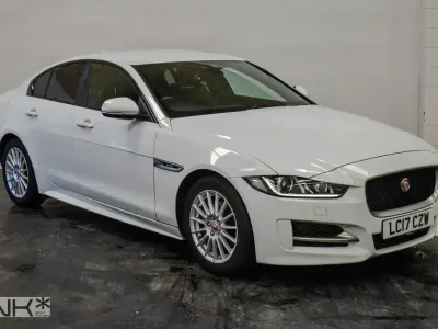 Begagnad Jaguar XE R-Sport 180 HK (132 kW) 2017 Vit Sedan