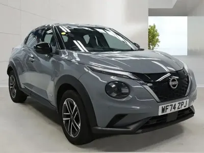 Usado Nissan Juke N-Connecta 143 HP (105 kW) 2024 Cinzento SUV